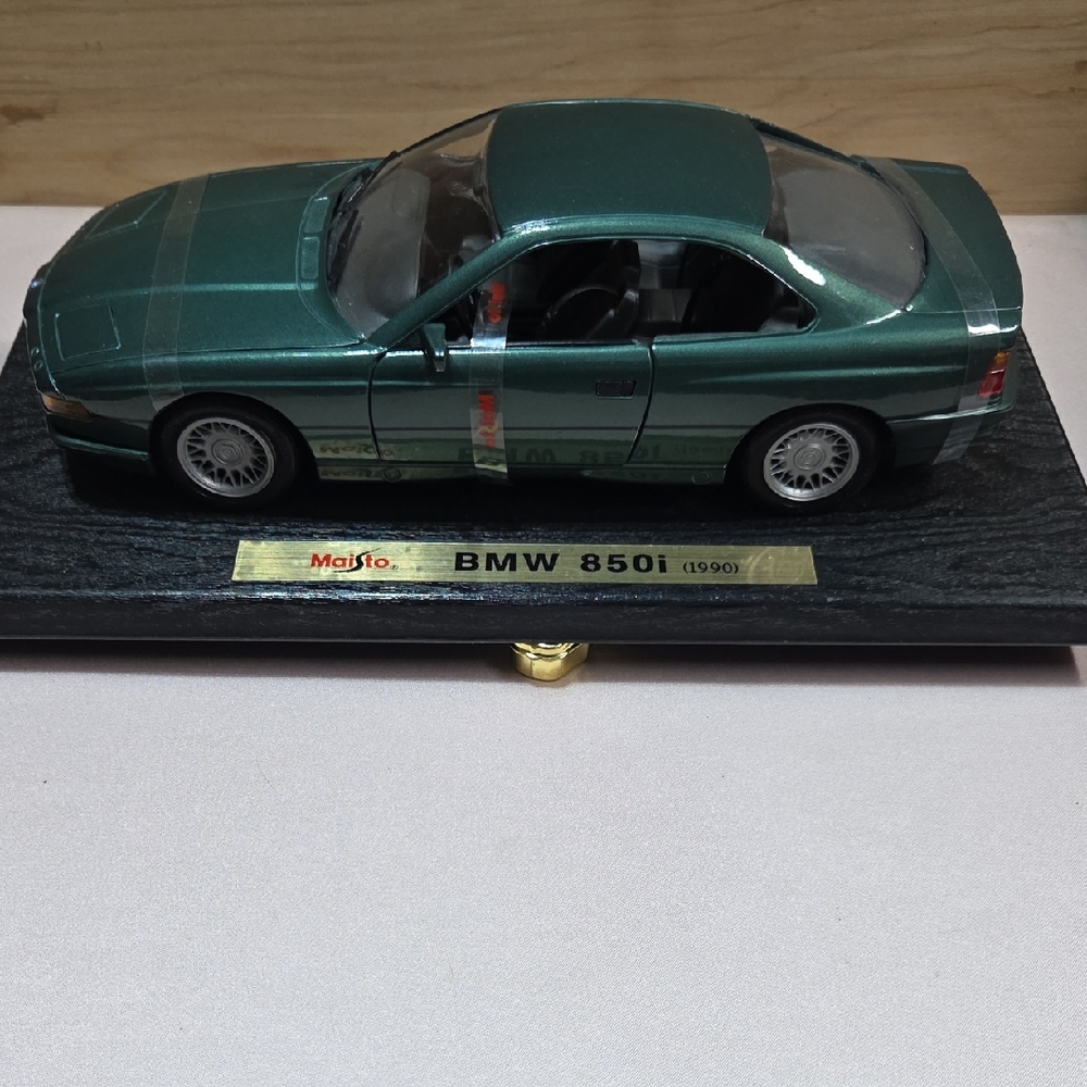 Maisto BMW 850i Model Car
